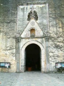 The cathedral side door (perhaps the main door) displays the Franciscan skull and crossbones symbol. Cuernavaca, Morelos © Rick Meyer 2006