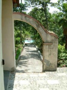 Scene within the garden. Cuernavaca, Morelos © Rick Meyer 2006