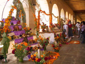 Often there is a competition among altar builders in the corridors of El Panteón. Some of the altars honor famous people. In 2002, there was a huge/creative tribute to the NYC tragedy of 9/11, a most moving display.