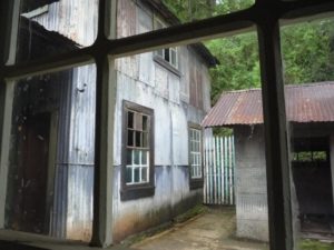 The use of corrugated iron is a feature of many constructions within the Dos Estrellas mine in southern Michoacan, a few kilometers from the town of Tlalpujahua. © Anthony Wright, 2009