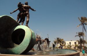 In Maztalan, sculptures evoke the strength of humanity and of nature and the omnipresent sea. © Gerry Soroka, 2009