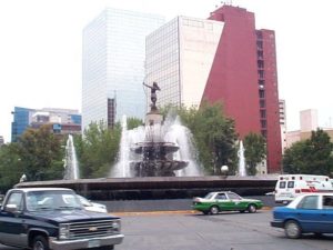 La Diana Cazadora Fountain is the first circle you encounter as you walk east from Chapultepec Park. © Rick Meyer, 2001