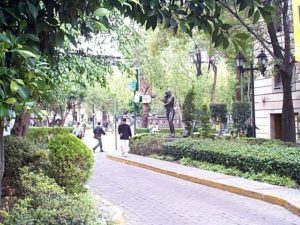 The entrance to the street looking back toward Avenida Paseo de la Reforma.