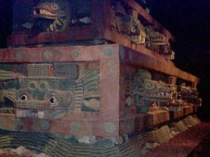 This is a reconstruction of the Templo de Quetzalcoatl in the Teotihuacán sala.