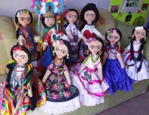 Friduscas — handmade dolls representing Mexican artist Frida Kahlo, dressed in traditional regional attire © Alvin Starkman, 2012