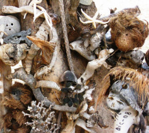 Ernesto's imaginative 'garden' of shells and sea findings, Mayto Beach, el Rinconcito © Barbara Sanda, 2010