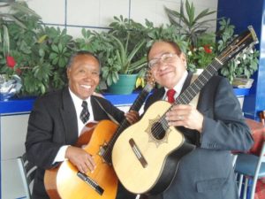 Musicians in a Mexico City restaurant © Peter W. Davies, 2013