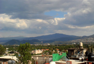 Mexico City's urban sprawl extends to the mountains that ring the Valley of Mexico. © Anthony Wright, 2009