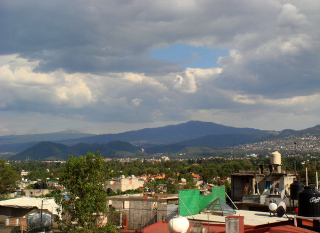 Mexico City's urban sprawl extends to the mountains that ring the Valley of Mexico. © Anthony Wright, 2009