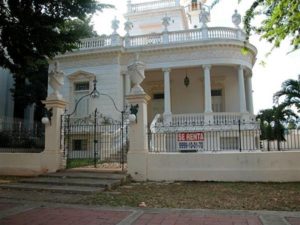 A renovated Mexican mansion on Merida's Paseo de Montejo for lease. © John McClelland, 2007