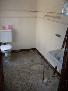 The bathroom in Mi Pullam, an art nouveau townhouse in Chapala, Mexico, is roomy but it needs a lot of work. © Arden Murphy, 2009