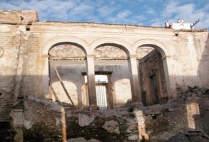 Entrance to the old mansion that would become the Posada de las Minas boutique hotel in Mineral de Pozos, Guanajuato © John Scherber, 2012