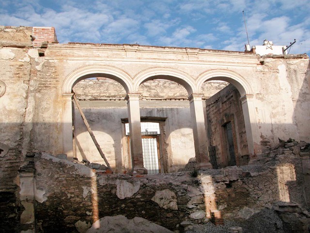 Entrance to the old mansion that would become the Posada de las Minas boutique hotel in Mineral de Pozos, Guanajuato © John Scherber, 2012