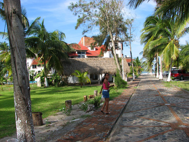 El Tajin Hotel and RV Park is a perfect camping spot on the Costa Esmeralda of Veracruz in Mexico. The area can serve as a convenient base camp for those exploring Mexico on a budget © William B. Kaliher, 2010