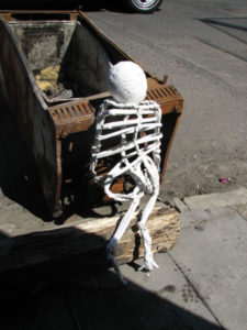 Curbside skeleton © Geri Anderson 2007