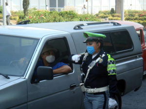 A transit policewoman offers assistance to a motorist in Mexico City's Historic Center. © Anthony Wright, 2009