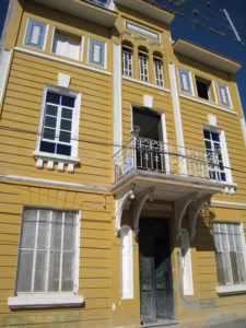 Mi Pullman is a Mexican art nouveau home and a famous landmark in Chapala. Built in 1906 by architect Guillermo de Alba and restored by the author, it is seen here in it's ghastly shade of mustard! © Ros Chenery, 2010