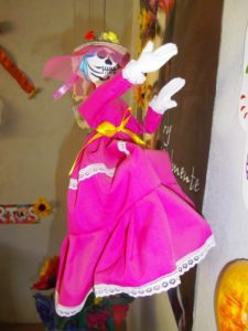 This handcrafted puppet depicts La Catrina, a ghostly character in Mexico's traditional Day of the Dead celebrations © Alvin Starkman, 2012