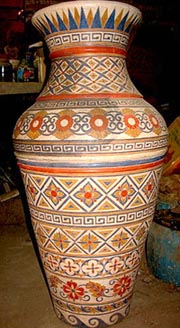 Large engraved amphora