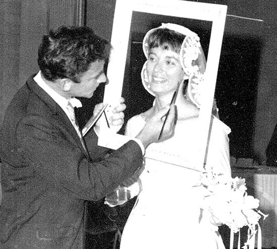 Georg paints the bride