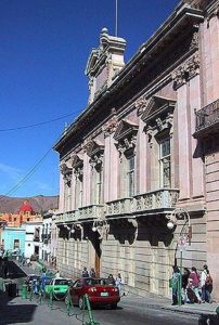 Narrow city streets near the plaza in Guanajuato, Mexico © Geri Anderson 1997