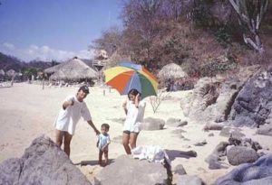 Clear water and safe swimming attract familes from all over both Mexico and the world.