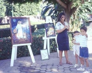 The Jardin in La Crucecita is alive with artists and musicians.