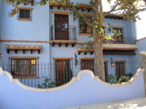 This home in Las Animas, an attractive residential area in the southeast area of Xalapa, is a charming example of contemporary-colonial architecture. © Donald J. MacKay, 2009