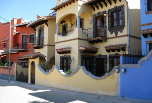 Colorful homes in Las Animas, an attractive residential area in the southeast area of Xalapa. © Donald J. MacKay, 2009