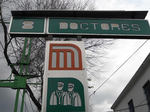 A metro station sign at the stop in Mexico City's Colonia Los Doctores © Peter W. Davies, 2013