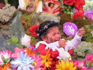 For some tots, the photo sets for el Dia de la Virgin de Guadalupe are a bit overwhelming © Tara Lowry, 2014