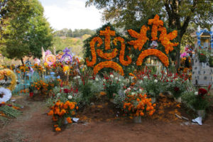 Ofrendas in Michoacán's Tzintzuntzan cemetery look completely different in daylight.