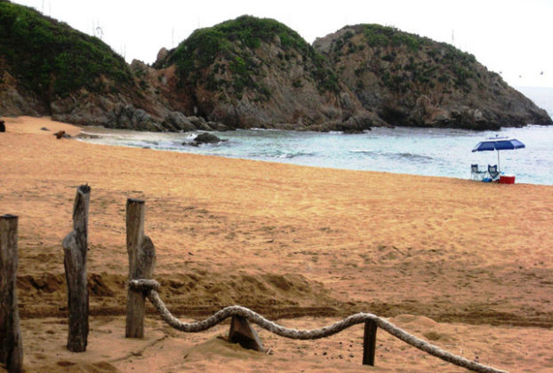 Mayto Beach by Mayto Hotel and El Rinconcito on Jalisco's Pacific shore © Barbara Sanda, 2010