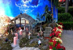 A manger scene on t he Paseo de la Reforma in Mexico City. © Edythe Anstey Hanen, 2012