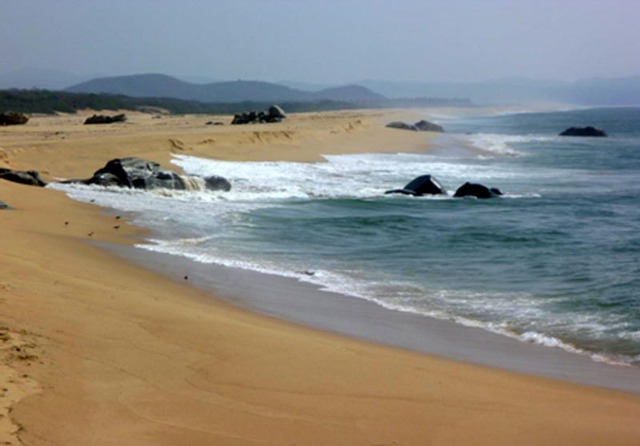 Solitude and beauty distinguish the beach at Mayto, Cabo Corrientes, near Puerto Vallarta © David Kimball, 2014