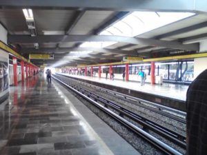 The concourse on the Mexico City metro © Lilia Wall, 2013