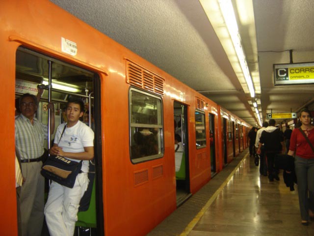 Bored passengers at a station stop on the Mexico City metro © Raphael Wall, 2013