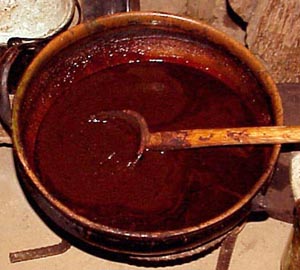 A clay casserole of mole for a Oaxaca feast © Alvin Starkman, 2007