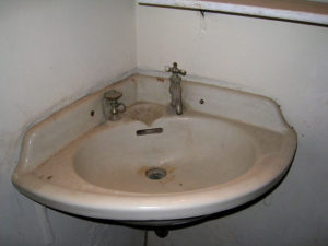 This is the original sink in the downstairs bathroom of Mi Pullman, a Mexican art nouveau home built in 1906 by architect Guillermo de Alba. The author restored this beautiful architectural treasure in downtown Chapala. She was able to save the sink and taps, as it just needed to be re-plumbed. © Ros Chenery, 2010