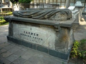 Most inscriptions are still perfectly legible in the Panteon de San Fernando, or San Fernando Cemetary in Mexico City, which dates from 1713. © Anthony Wright, 2011