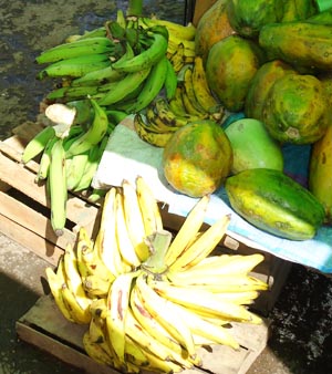 Green and yellow plantains in a street market stand © Karen Graber, 2012