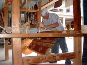 Porfirio Santiago weaves a Zapotec wool rug on a traditional loom. © Alvin Starkman, 2007