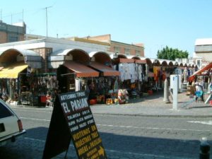 Scenes of the Parian district are the first you may see of Puebla near Palafox y Mendoza and 5 de Mayo on the walk to the zocalo.