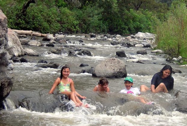 A pool of cold water in Mexico's El Río Zarco. © John Pint, 2014