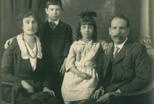Photo of Manuel Rocha y Chabre with his wife Adriana and their two children. Manuel Rocha y Chabre was a well known poet in Chihahua in the early 1900s © Joseph A. Serbaroli, Jr., 2010