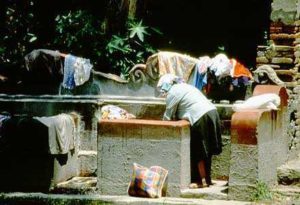 The public laundry, near Benito Juarez Park, a colourful gathering place to cleanse the clothes and spread gossip. The waste water is purified and recycled in the park.