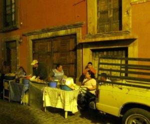 Street stands in San Miguel de Allende offer fresh fruitdrinks and popsickles © Edythe Anstey Hanen, 2014