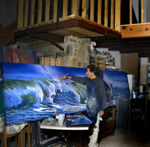 Mexican artist Jorge Monroy puts the final touches on "The Green Wave" inside his studio in Pinar de la Venta, Zapopan. © John Pint, 2011