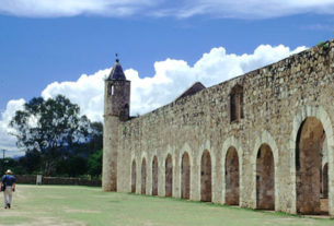 CUILAPAN Basilica - Cuilapan Monastery, Oaxaca © Photo by Tony Burton