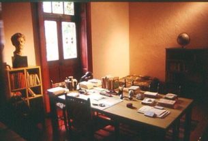 Trotsky’s belongings still sit on the desk in his study.